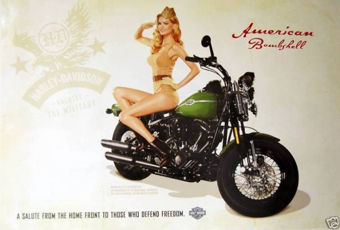 Девушка на военном мотоцикле в стиле боббер девушка на военном мотоцикле Harley-Davidson