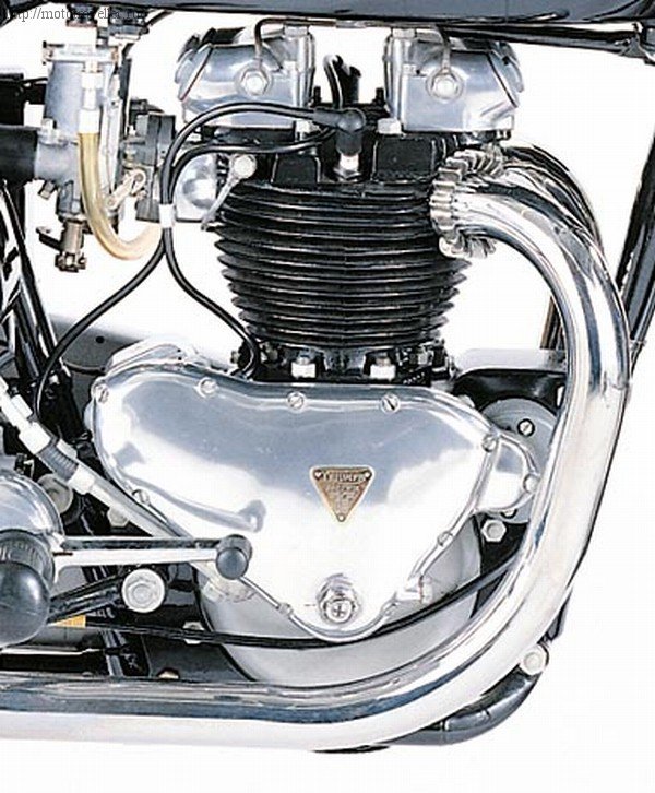 Мотор и выхлопная труба мотоцикла Triumph Thunderbird.