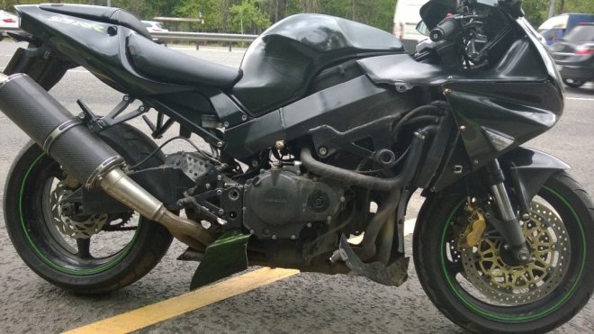 Побитый мотоцикл Honda Fireblade