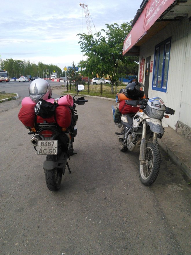Мотоцикл BMW F650GS и BMW F650 на трассе